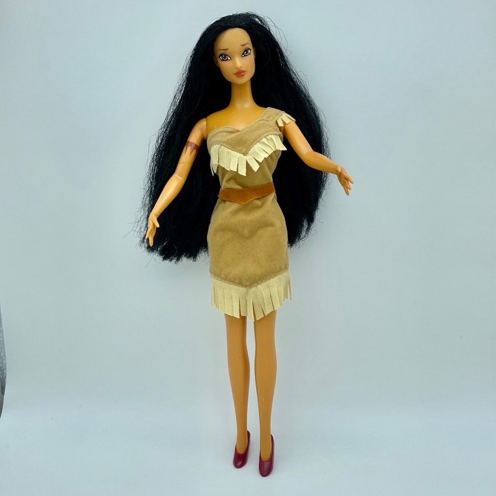 Vintage Original DISNEY PRINCESS POCAHONTAS Barbie Doll in authentic dress